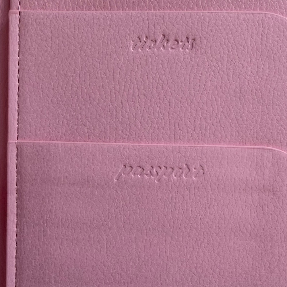 Lilly Pulitzer Green & Pink Floral Zip Travel Wallet perfect for your passport - Picture 5 of 8